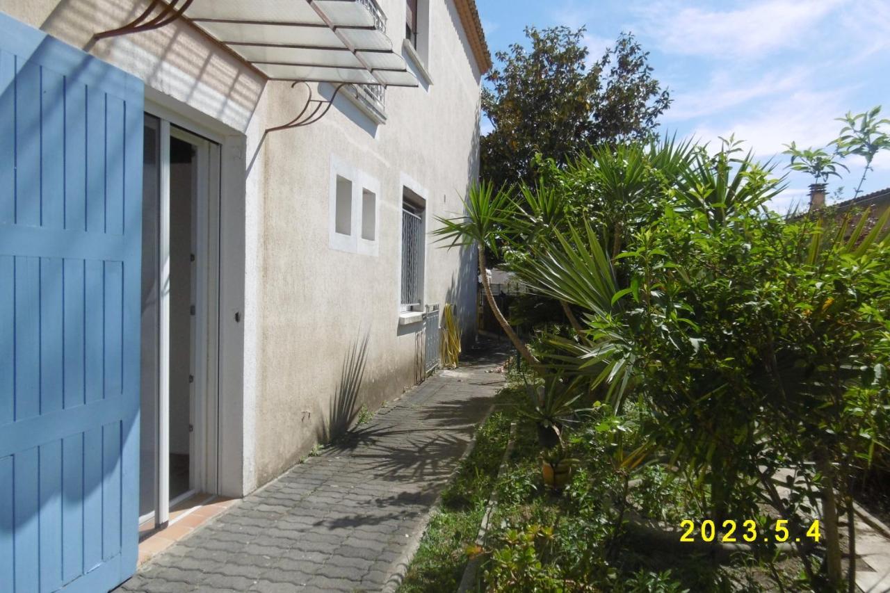 Rez De Chaussee Studio Climatise Dans Villa Aigues-Mortes Bagian luar foto